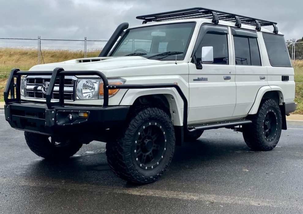 Superlative Car Rental Uganda - Toyota Land Cruiser Hardtop